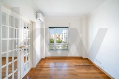 Apartamento T4 para Arrendamento em Lumiar