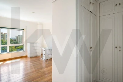 Apartamento T4 para Arrendamento em Lumiar