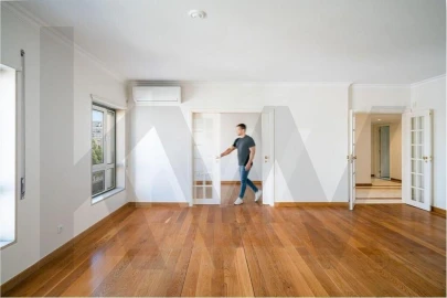 Apartamento T4 para Arrendamento em Lumiar