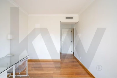 Apartamento T4 para Arrendamento em Lumiar