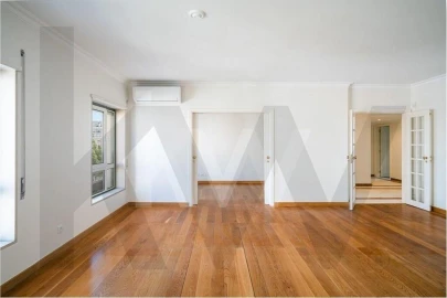 Apartamento T4 para Arrendamento em Lumiar