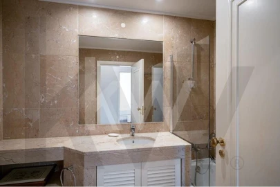 Apartamento T4 para Arrendamento em Lumiar