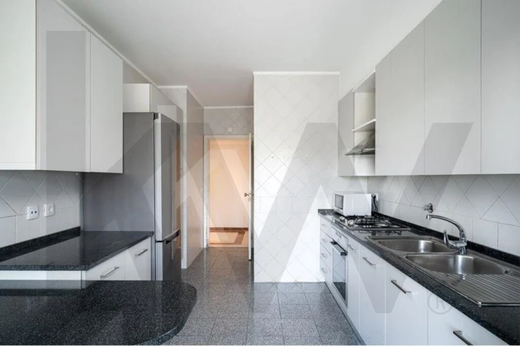 Apartamento T4 para Arrendamento em Lumiar Foto 12