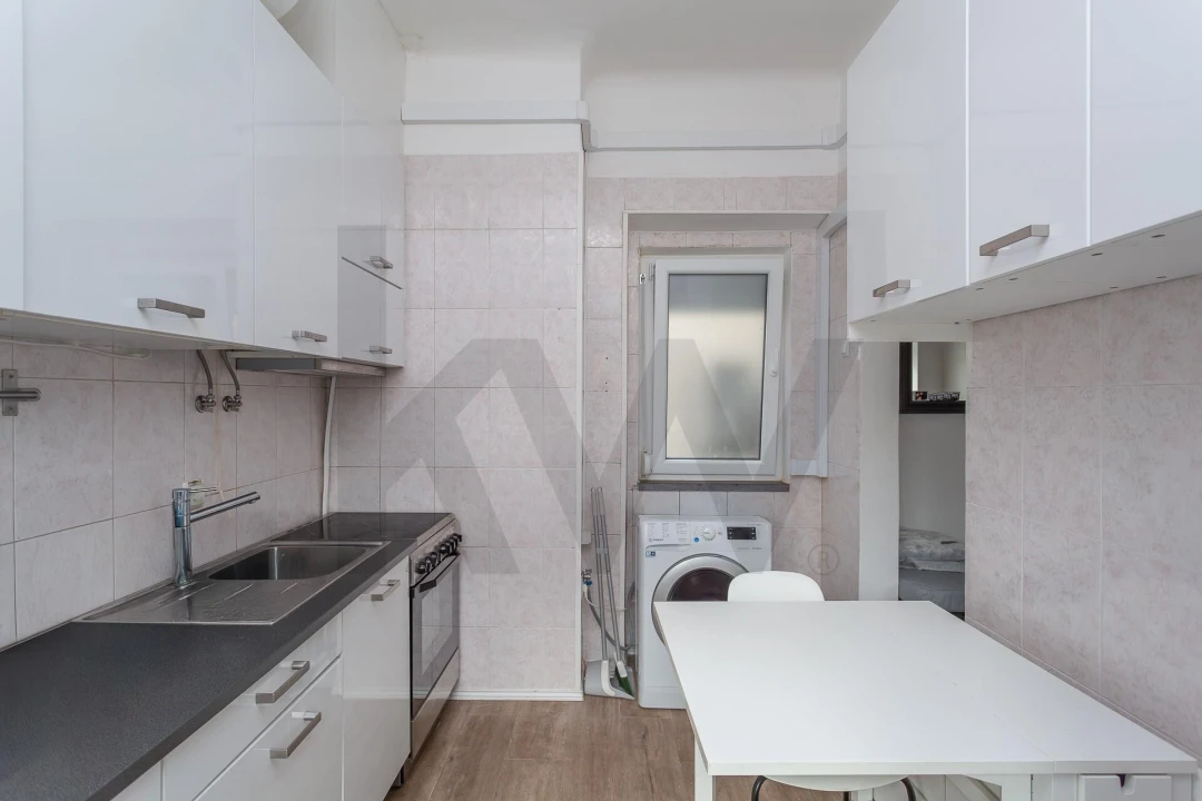 Apartamento T1 para Venda em Beato Foto 1