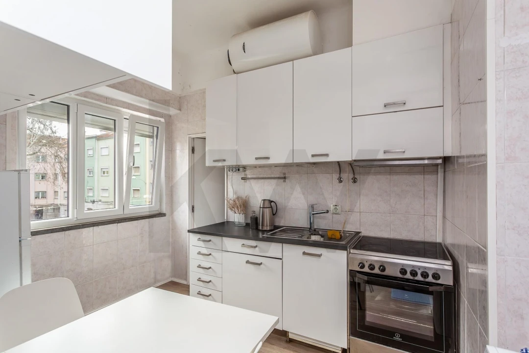 Apartamento T1 para Venda em Beato Foto 2