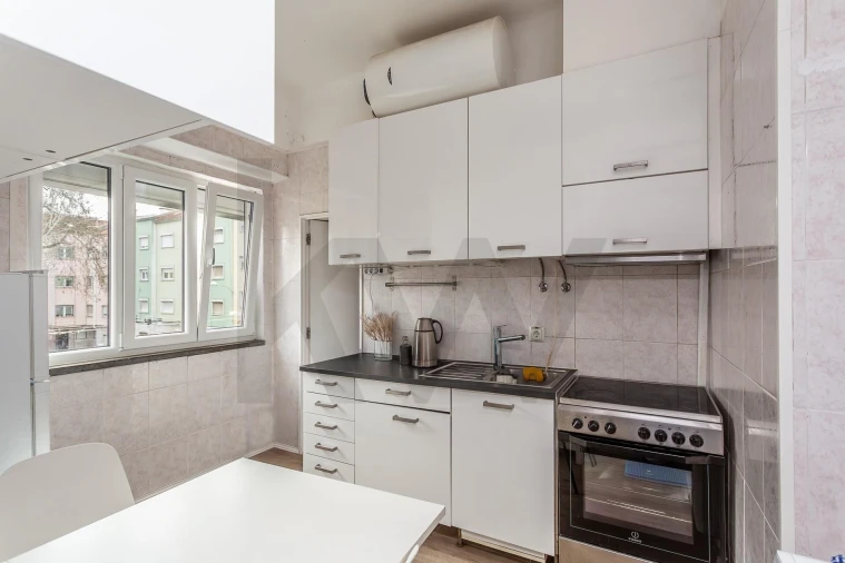 Apartamento T1 para Venda em Beato Foto 2