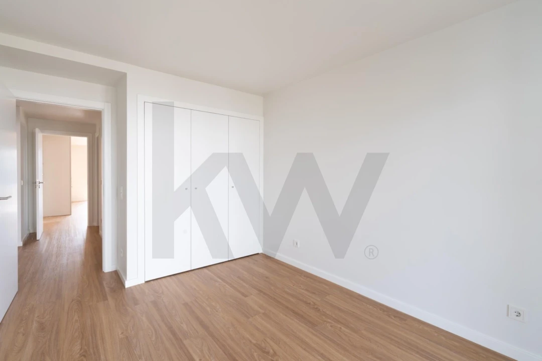 Apartamento T4 para Venda em Santo António dos Cavaleiros e Frielas Foto 12