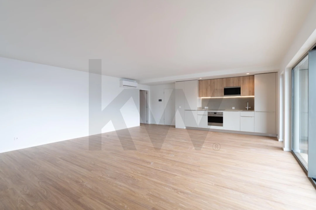 Apartamento T4 para Venda em Santo António dos Cavaleiros e Frielas Foto 2