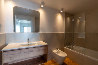 Apartamento T4 para Venda em Santo António dos Cavaleiros e Frielas