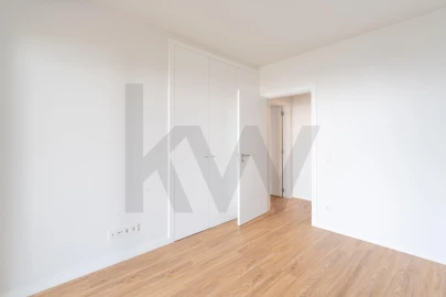 Apartamento T4 para Venda em Santo António dos Cavaleiros e Frielas