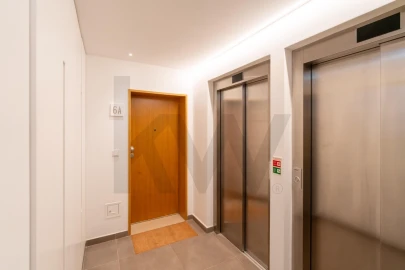 Apartamento T4 para Venda em Santo António dos Cavaleiros e Frielas