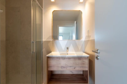 Apartamento T4 para Venda em Santo António dos Cavaleiros e Frielas