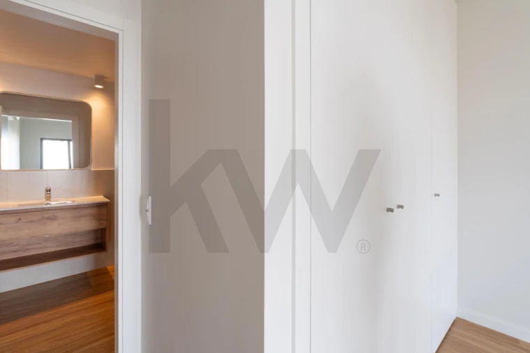 Apartamento T4 para Venda em Santo António dos Cavaleiros e Frielas Foto 13