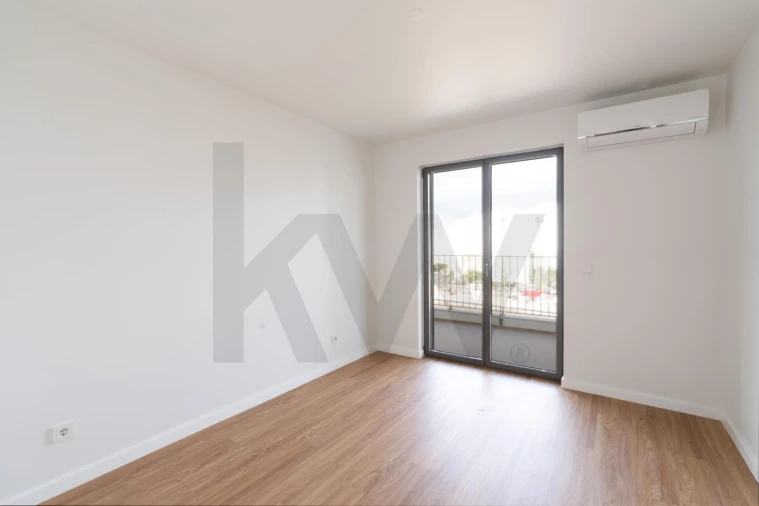 Apartamento T4 para Venda em Santo António dos Cavaleiros e Frielas Foto 9