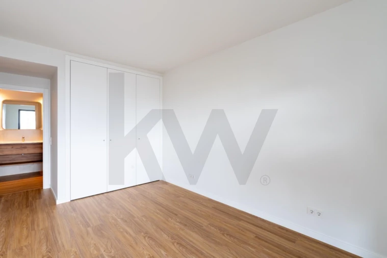 Apartamento T4 para Venda em Santo António dos Cavaleiros e Frielas Foto 17