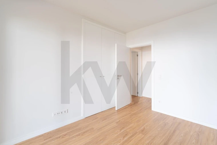 Apartamento T4 para Venda em Santo António dos Cavaleiros e Frielas Foto 10