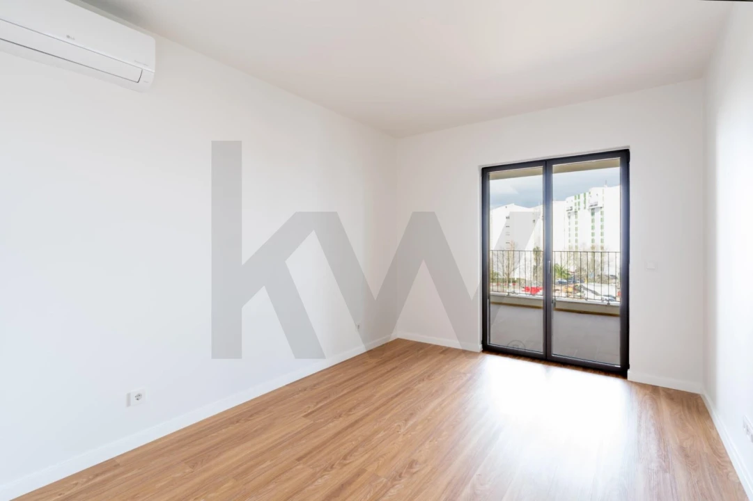 Apartamento T4 para Venda em Santo António dos Cavaleiros e Frielas Foto 4