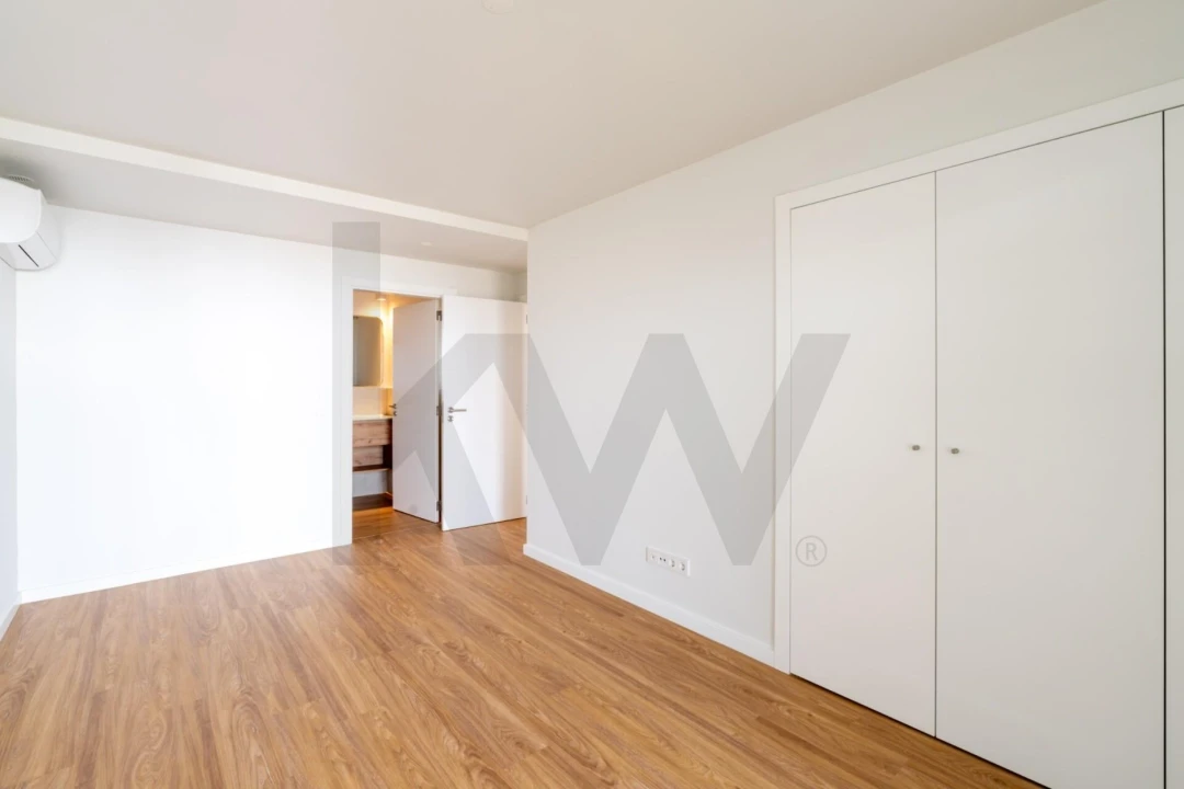 Apartamento T4 para Venda em Santo António dos Cavaleiros e Frielas Foto 5