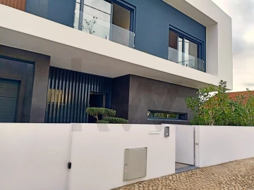 Moradia T4 para Venda em Loures