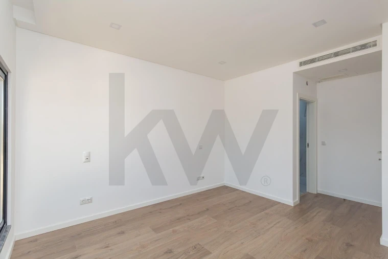 Moradia T4 para Venda em Loures Foto 38