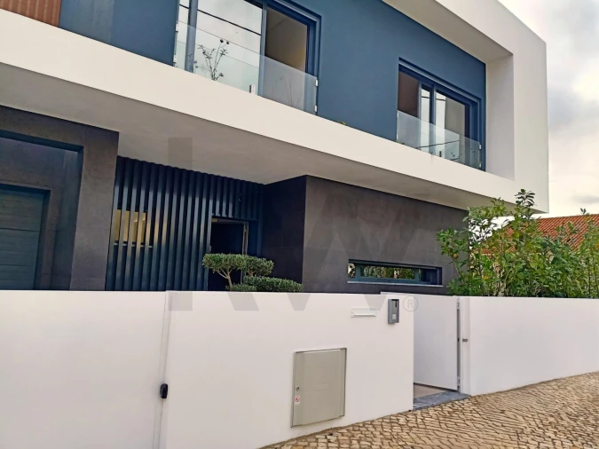 Moradia T4 para Venda em Loures Foto 4