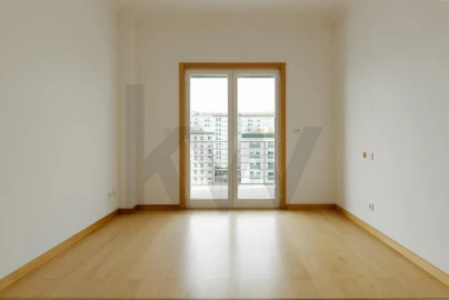 Apartamento T3 para Venda em Oeiras e São Julião da Barra, Paço de Arcos e Caxias