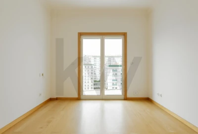 Apartamento T3 para Venda em Oeiras e São Julião da Barra, Paço de Arcos e Caxias