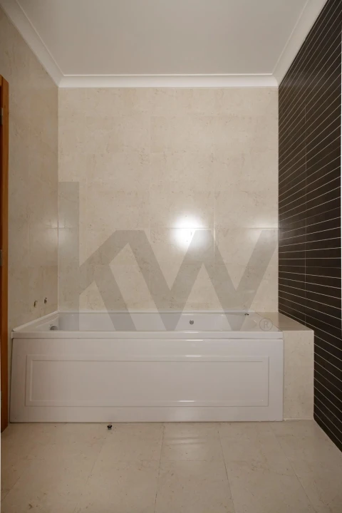 Apartamento T3 para Venda em Oeiras e São Julião da Barra, Paço de Arcos e Caxias