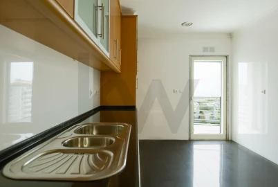 Apartamento T3 para Venda em Oeiras e São Julião da Barra, Paço de Arcos e Caxias