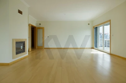 Apartamento T3 para Venda em Oeiras e São Julião da Barra, Paço de Arcos e Caxias