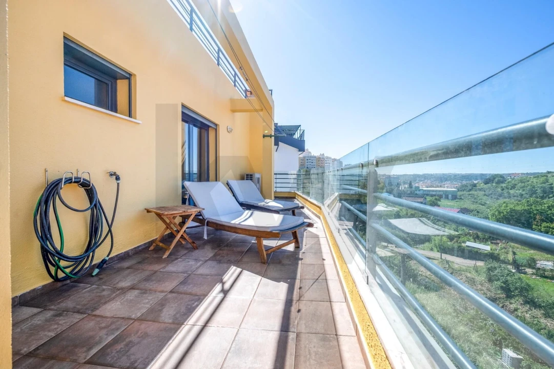 Apartamento T4 para Venda em Ramada e Caneças Foto 3