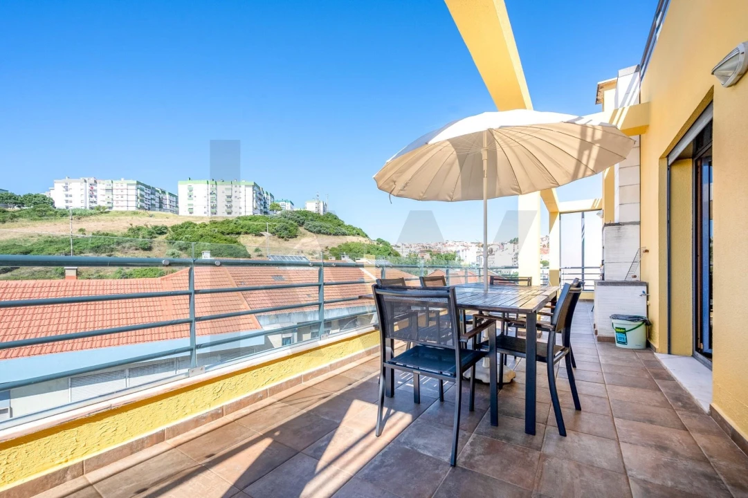 Apartamento T4 para Venda em Ramada e Caneças Foto 2