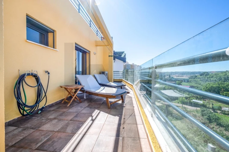 Apartamento T4 para Venda em Ramada e Caneças Foto 3