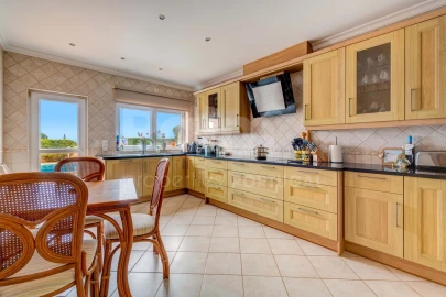 Moradia T4 para Venda em Ferragudo