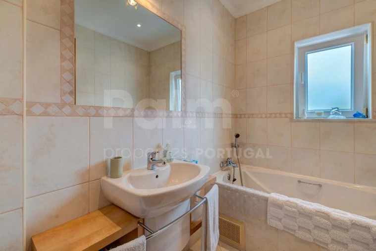 Moradia T4 para Venda em Ferragudo Foto 16