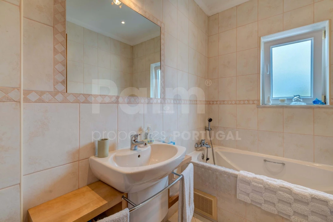 Moradia T4 para Venda em Ferragudo Foto 16