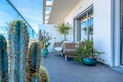 Apartamento T4 para Arrendamento em Carcavelos e Parede