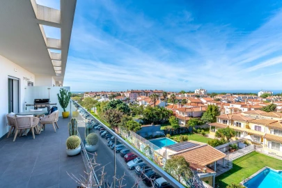 Apartamento T4 para Arrendamento em Carcavelos e Parede