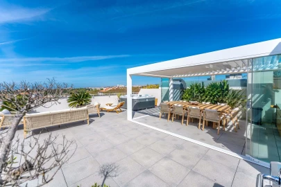 Apartamento T4 para Arrendamento em Carcavelos e Parede