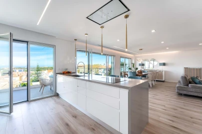 Apartamento T4 para Arrendamento em Carcavelos e Parede