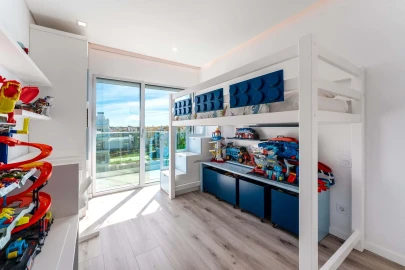 Apartamento T4 para Arrendamento em Carcavelos e Parede