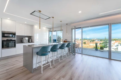 Apartamento T4 para Arrendamento em Carcavelos e Parede