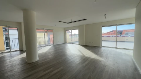 Apartamento T3 para Venda em Funchal (Se)