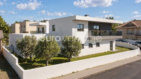 Moradia T4 para Venda em Souto da Carpalhosa e Ortigosa