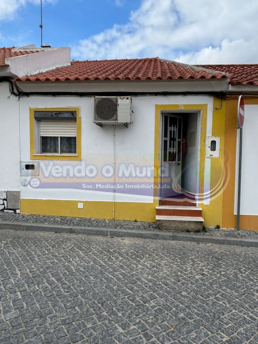 Moradia T1 para Venda em Mora Foto 8