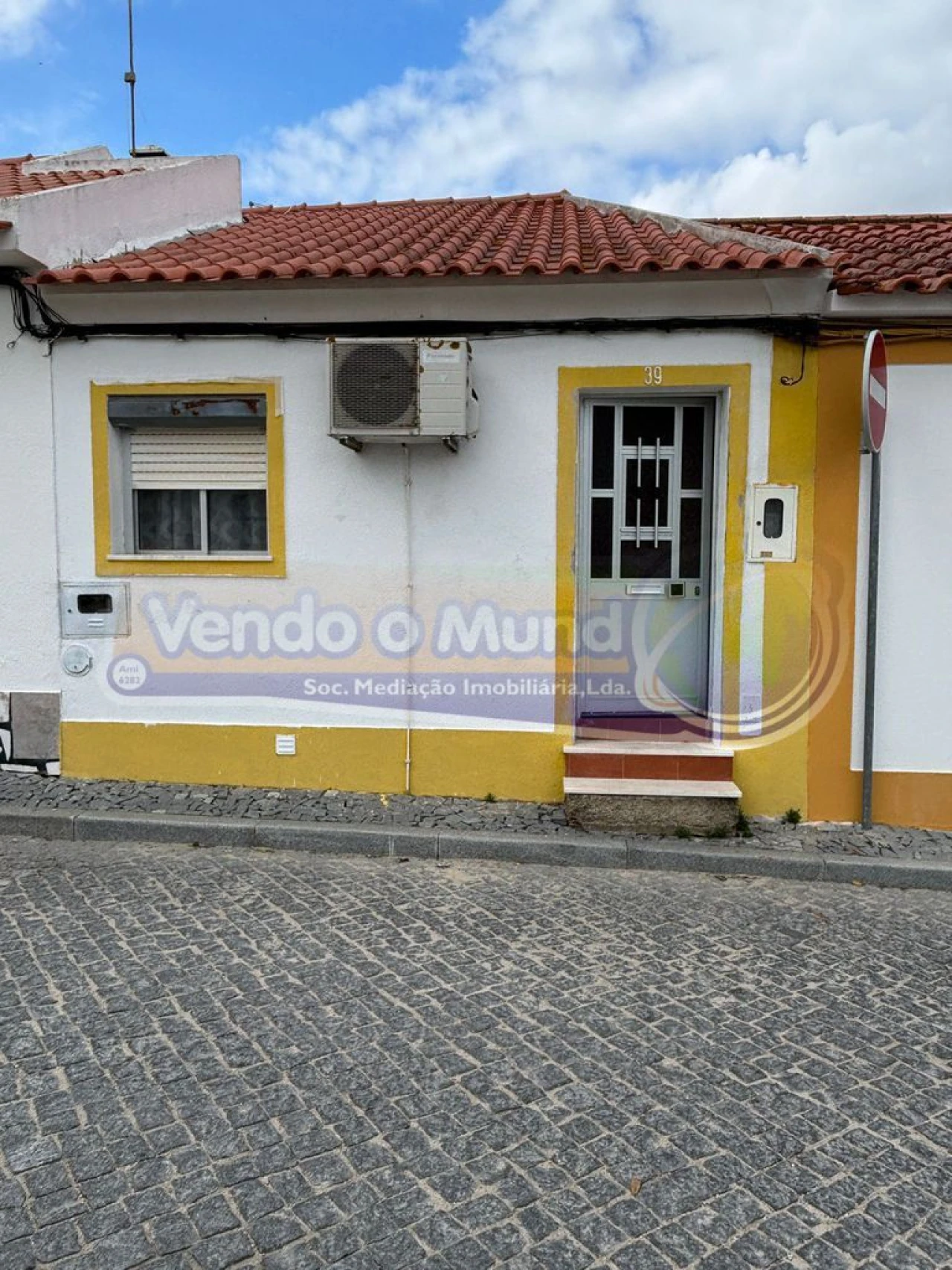 Moradia T1 para Venda em Mora Foto 1