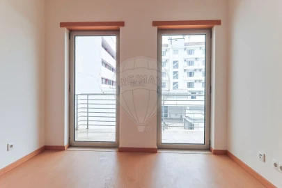 Apartamento T3 para Venda em Sé Nova, Santa Cruz, Almedina e São Bartolomeu