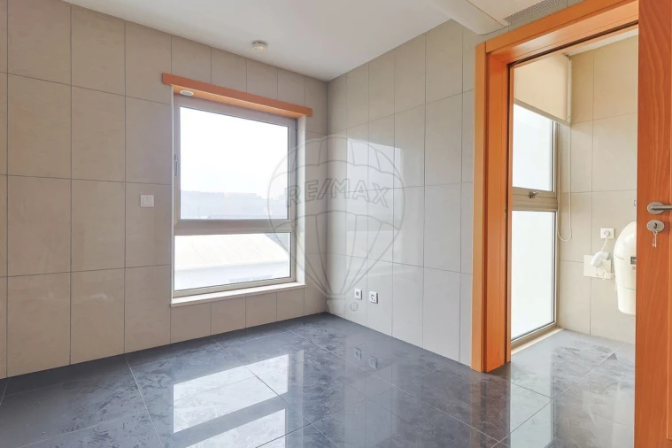 Apartamento T3 para Venda em Sé Nova, Santa Cruz, Almedina e São Bartolomeu Foto 25