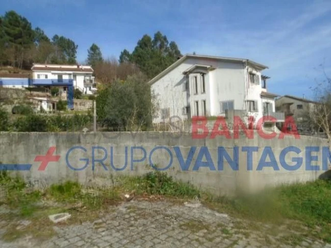 Moradia T4 para Venda em Castro Daire Foto 2