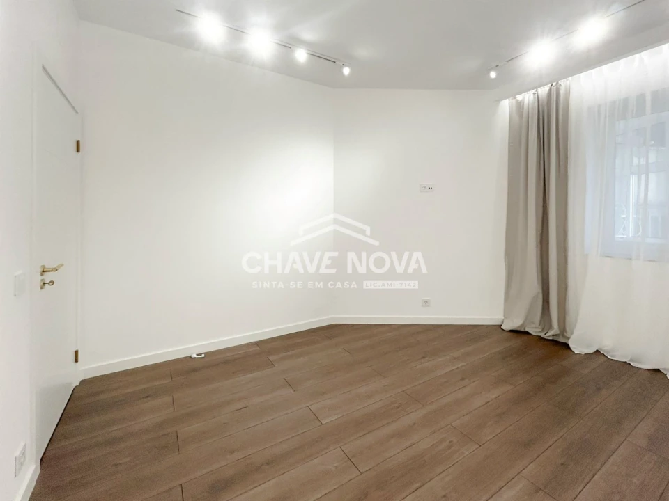 Apartamento T2 para Venda em Santo António Foto 12